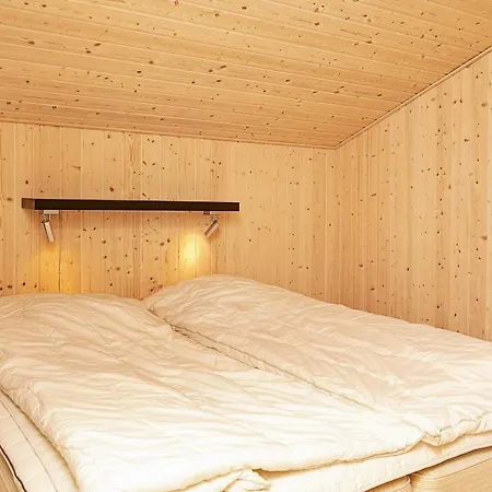 10 Person In Logstor Løgsted