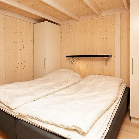 10 Person In Logstor * Løgsted